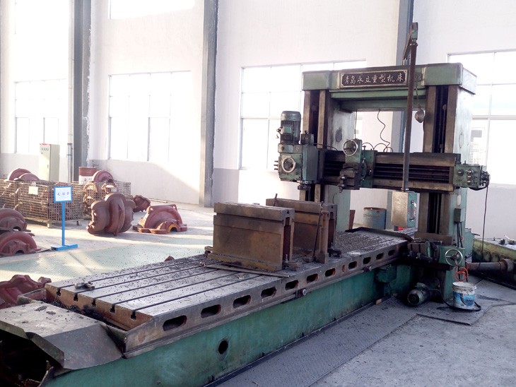 一臺(tái)龍門(mén)式刨銑床:加工1.3X1.3X4M 的零件